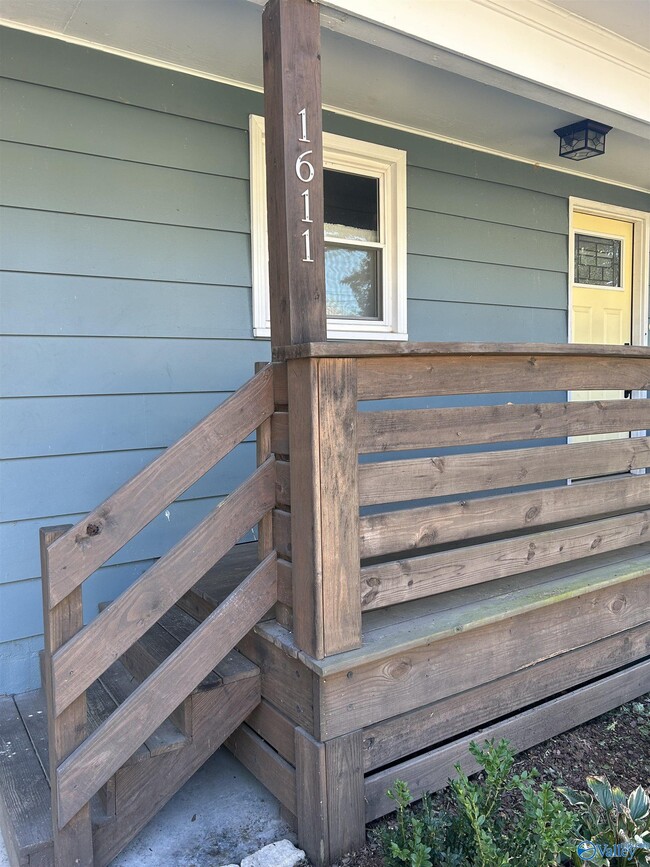 Photo - 1611 College St SE