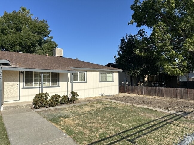 Building Photo - Updated 3 Bedroom 1 Bathroom Home.