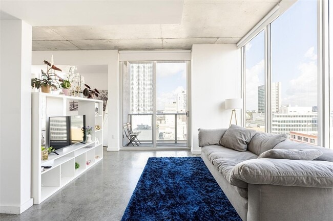 Building Photo - 151 SE 1st St Unit 1610 Rental