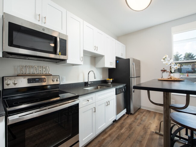 Photo - The Laurel at 401 Albany Turnpike