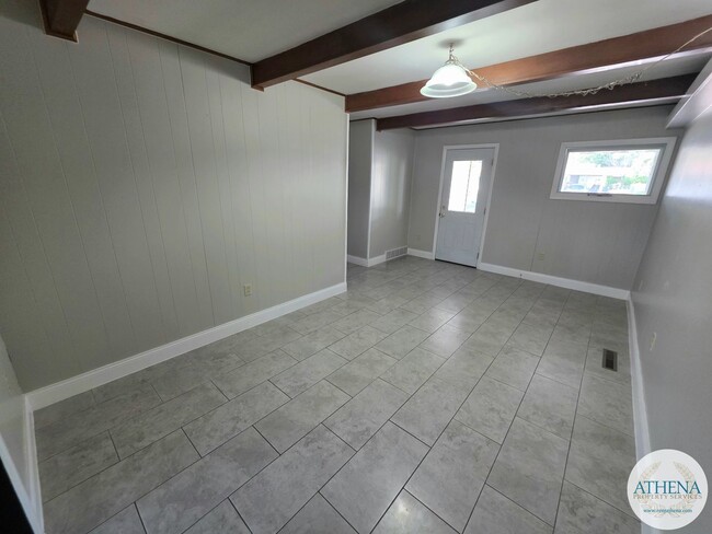 Photo - 3 Bedroom / 2 Bath House - NEAR CAPAHA PARK