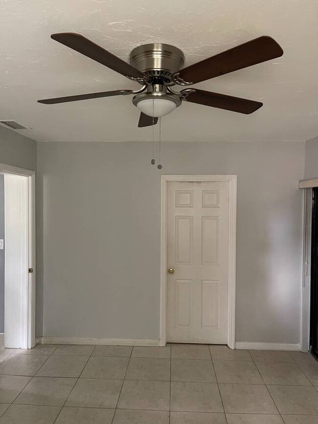 Photo - 6337 Dawson St