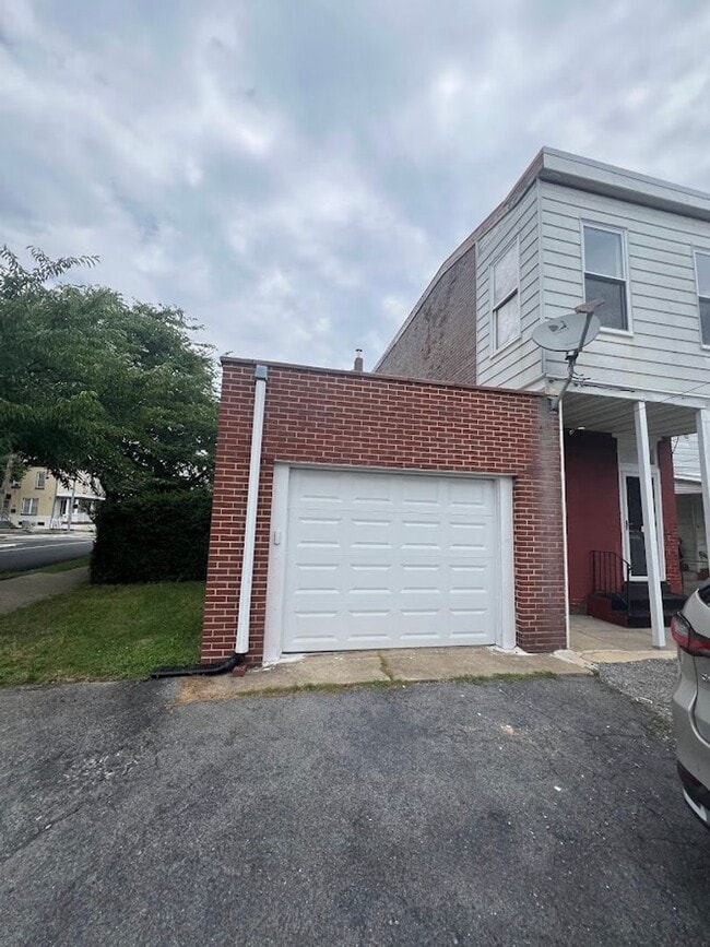 Photo - 5 Bed 2.5 Bath Single-Family Home
