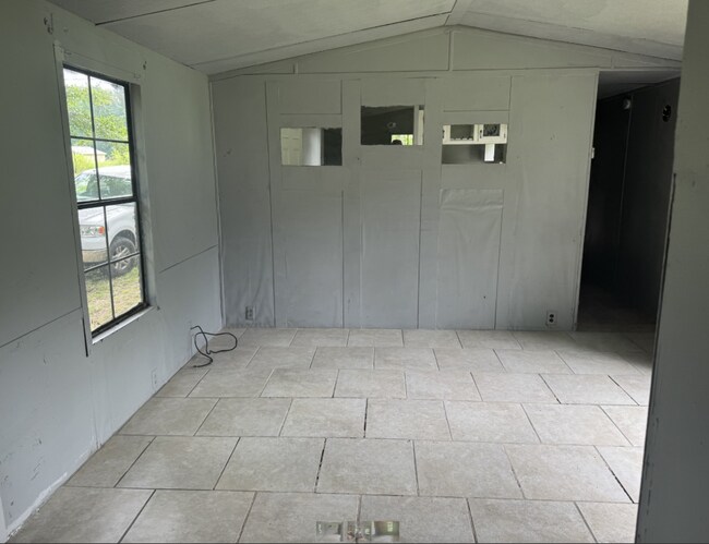 Photo - 105 Shannon St