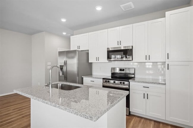 Photo - 214 W Lewis St