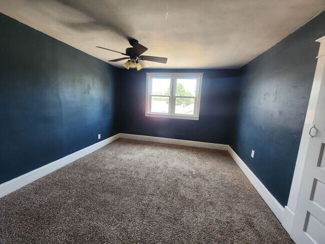 Photo - 5 Bedrooms 1.5 Bath on the Northeast side ... House