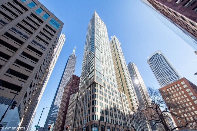 Building Photo - 57 E Delaware Pl Unit 3504 Rental