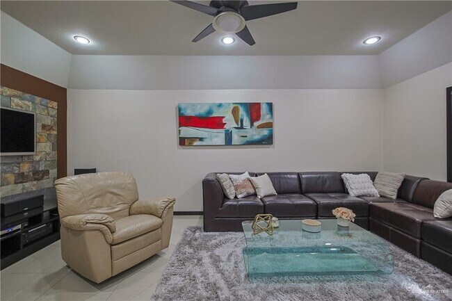 Photo - 45 Toronto Ave