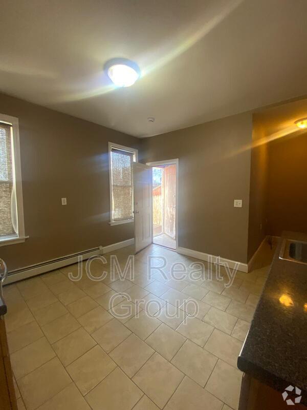Building Photo - 21 Marshfield St Unit 1 / 1st Floor Rental