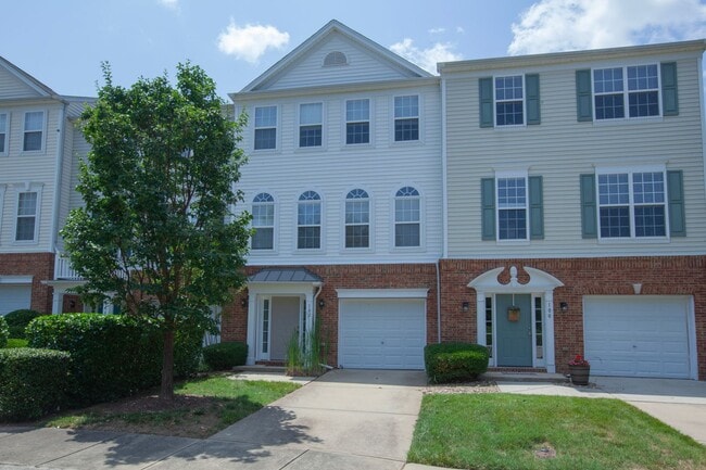 Building Photo - 2 Bedroom 2.5 Bath with Lake View in Morrisville, NC!