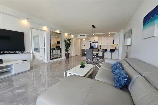 Photo - 5601 Collins Ave