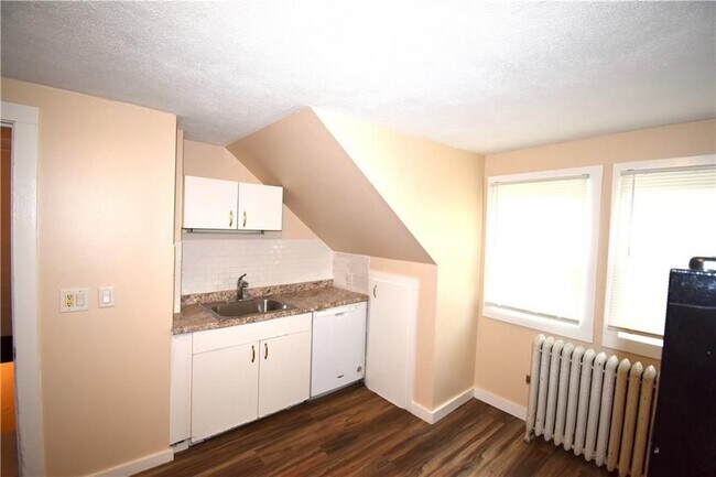 Photo - 272 Nahatan St