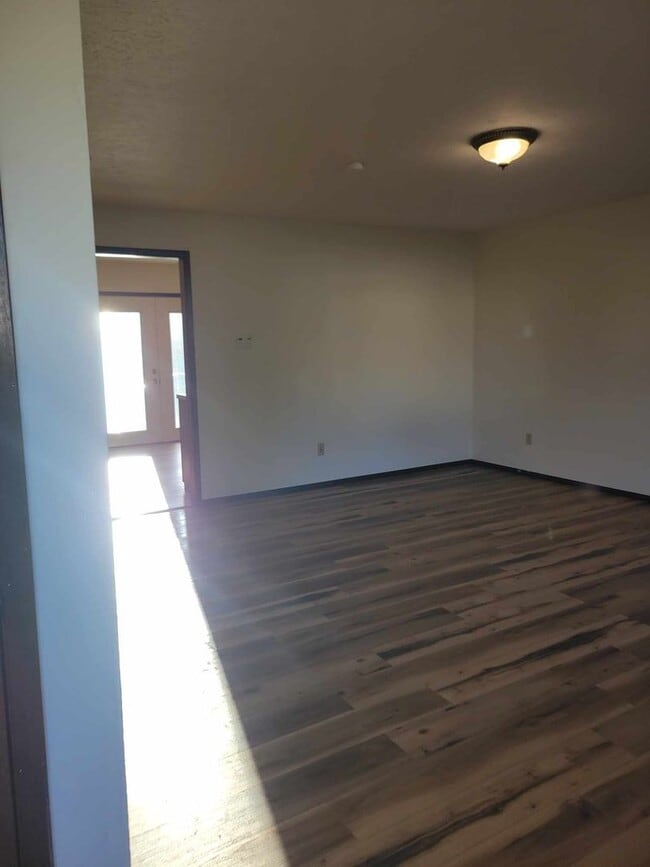 Photo - 3 bedroom 1.5 bathroom townhouse for rent