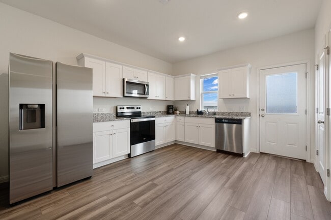 121 Comancheros Rd Unit Room 1