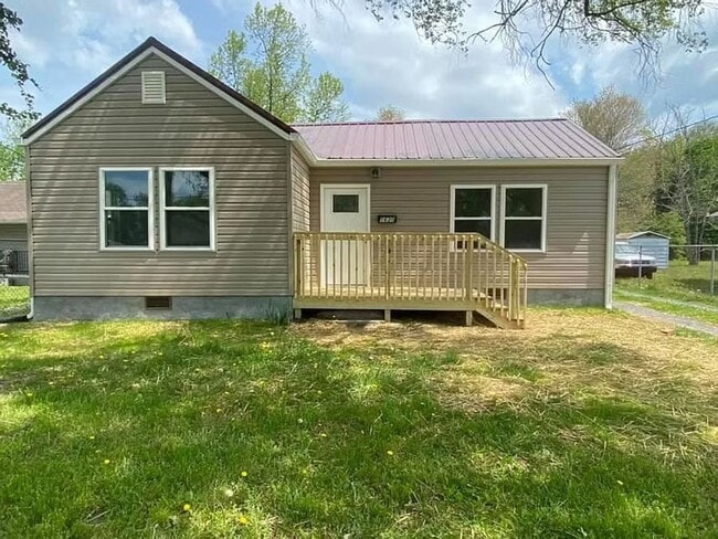 Building Photo - Renovated open floor plan!