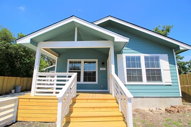 2/2 Denver Heights Move In ASAP! - 2/2  Denver Heights Move In ASAP! House