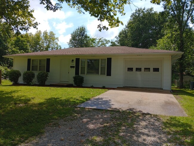 Building Photo - 609 Pennant St Rental