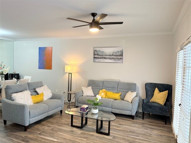 Photo - 622 Wilcrest Dr