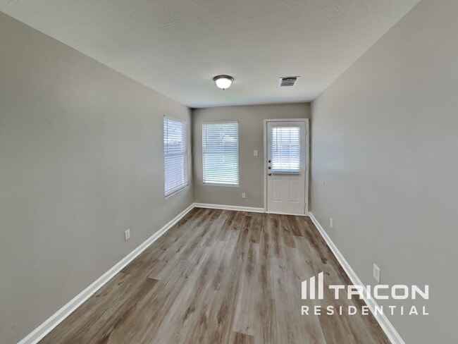 Photo - 614 Harpswell Ln