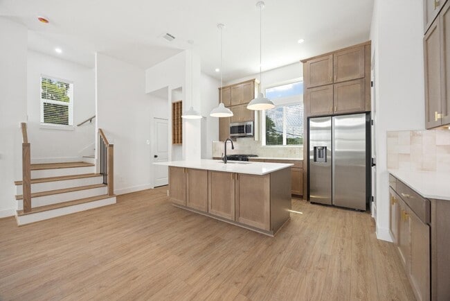 Photo - 2121 A Hoskins Dr