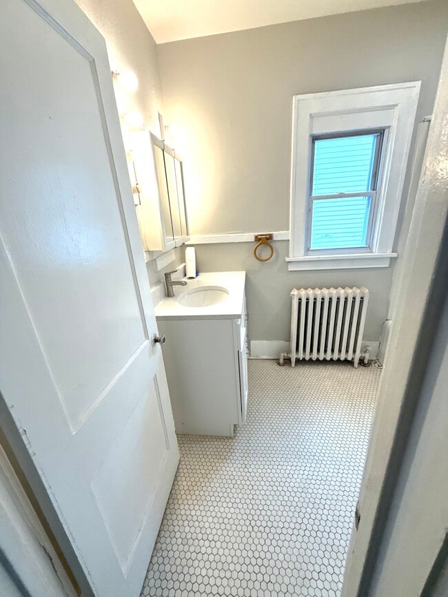 90 S Pine Ave Unit D