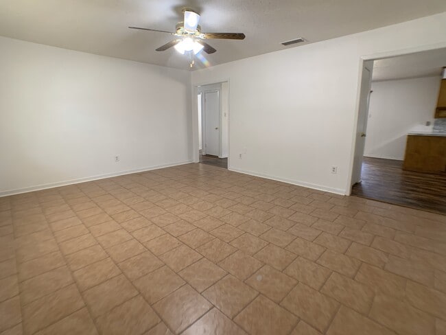 Photo - 707 N Lane Wells Dr