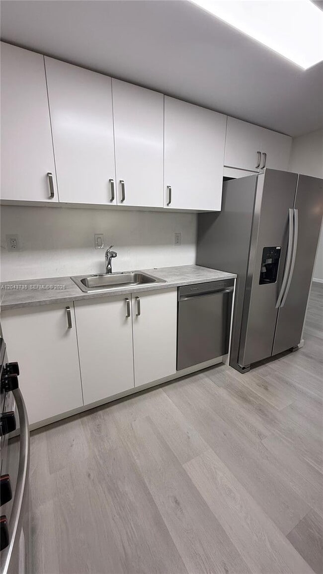 Photo - 300 Bayview Dr Unit 211