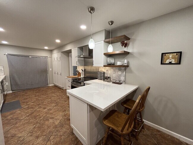 Photo - Beautiful, fully remodeled and furnished 1600+sf apartment ready to go!