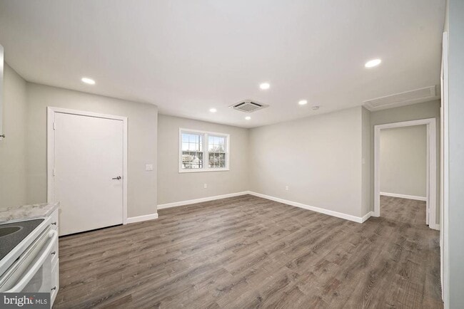 Photo - 22929 Frederick Rd