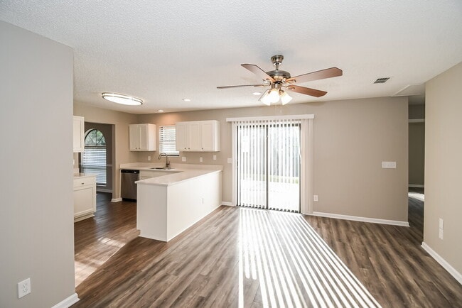 Photo - 1464 Rose Hill Dr W