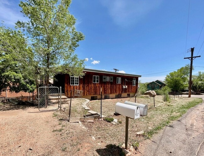Photo - Manitou Springs 2 bedroom / 1 bath Available NOW