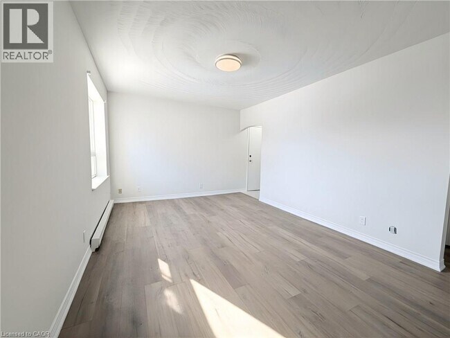 Photo - 6 Caithness St E Unit 2