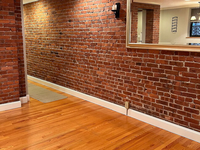 Building Photo - 95 Gainsborough St