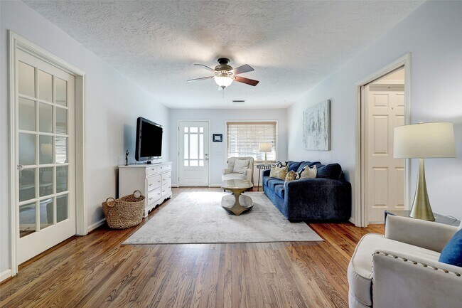 Photo - 1070 Lamonte Ln