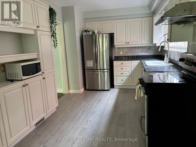 Photo - 220 Newton Dr