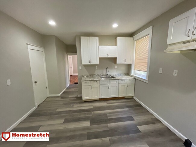 Updated 3 Bedroom 2 Bath Unit Available fo... - Updated 3 Bedroom 2 Bath House Unit Available fo...