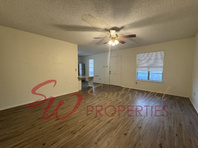 Photo - Move in Ready 2 bedroom 1 bath apartment -... Unit Apt 3