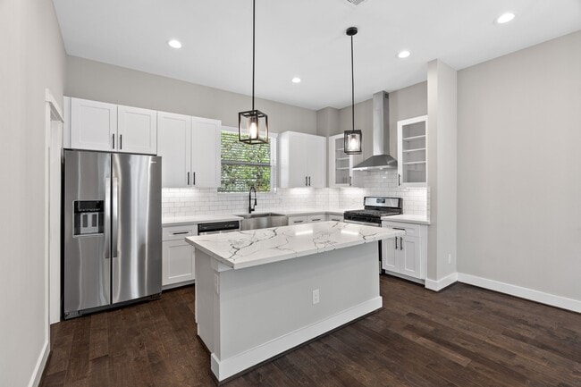 Photo - 904 Martin St