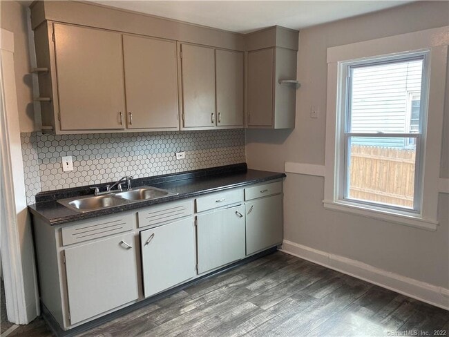 Photo - 79 N Pond St