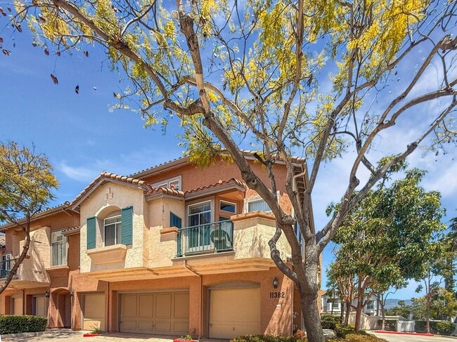 2-Bedroom Townhome with Loft in Prime El C... - 2-Bedroom Townhome with Loft in Prime El C...