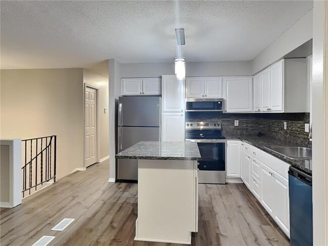 Photo - 6865 Buckingham Rd