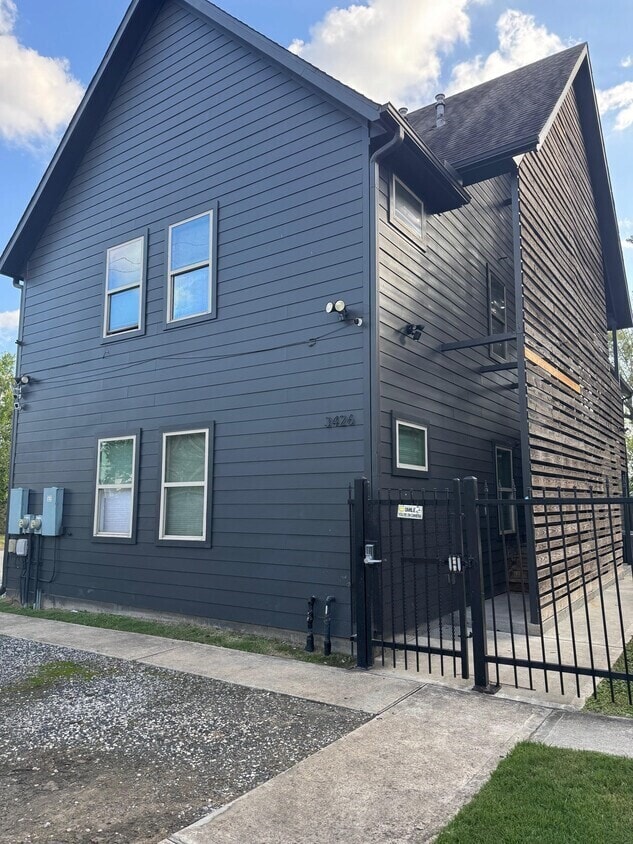 Photo - 3426 Tuam St