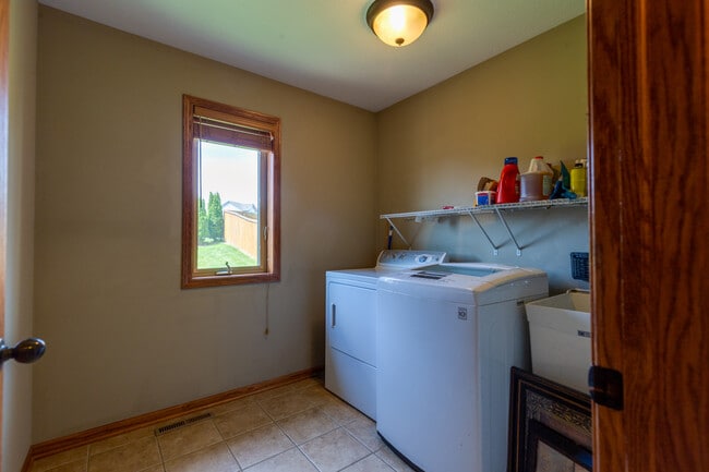 Photo - 6311 Fairway Dr NW