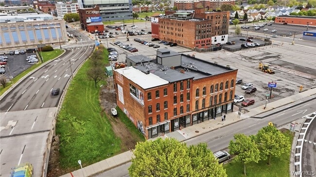 Building Photo - 136 Seneca St