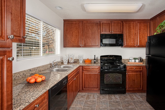 Building Photo - Del Mar Rental