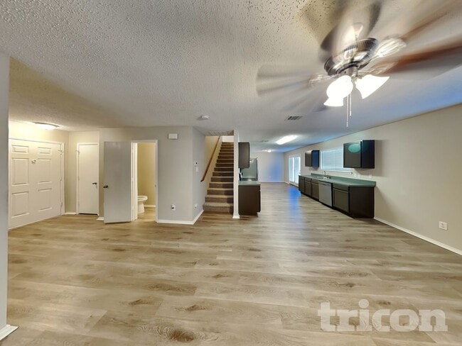 Photo - 211 Meagan St