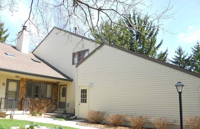 Building Photo - 1110 Timbercreek Dr Unit 6