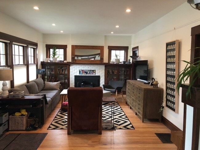 1043 Lincoln Pl Unidad N/A