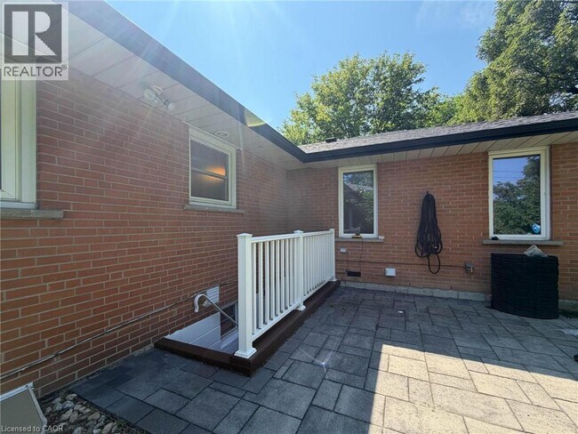 Photo - 2130 Greenhurst Ave