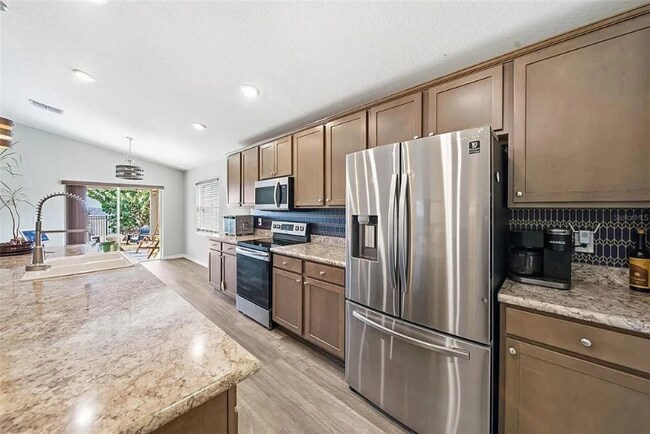 Photo - 883 Galloway St